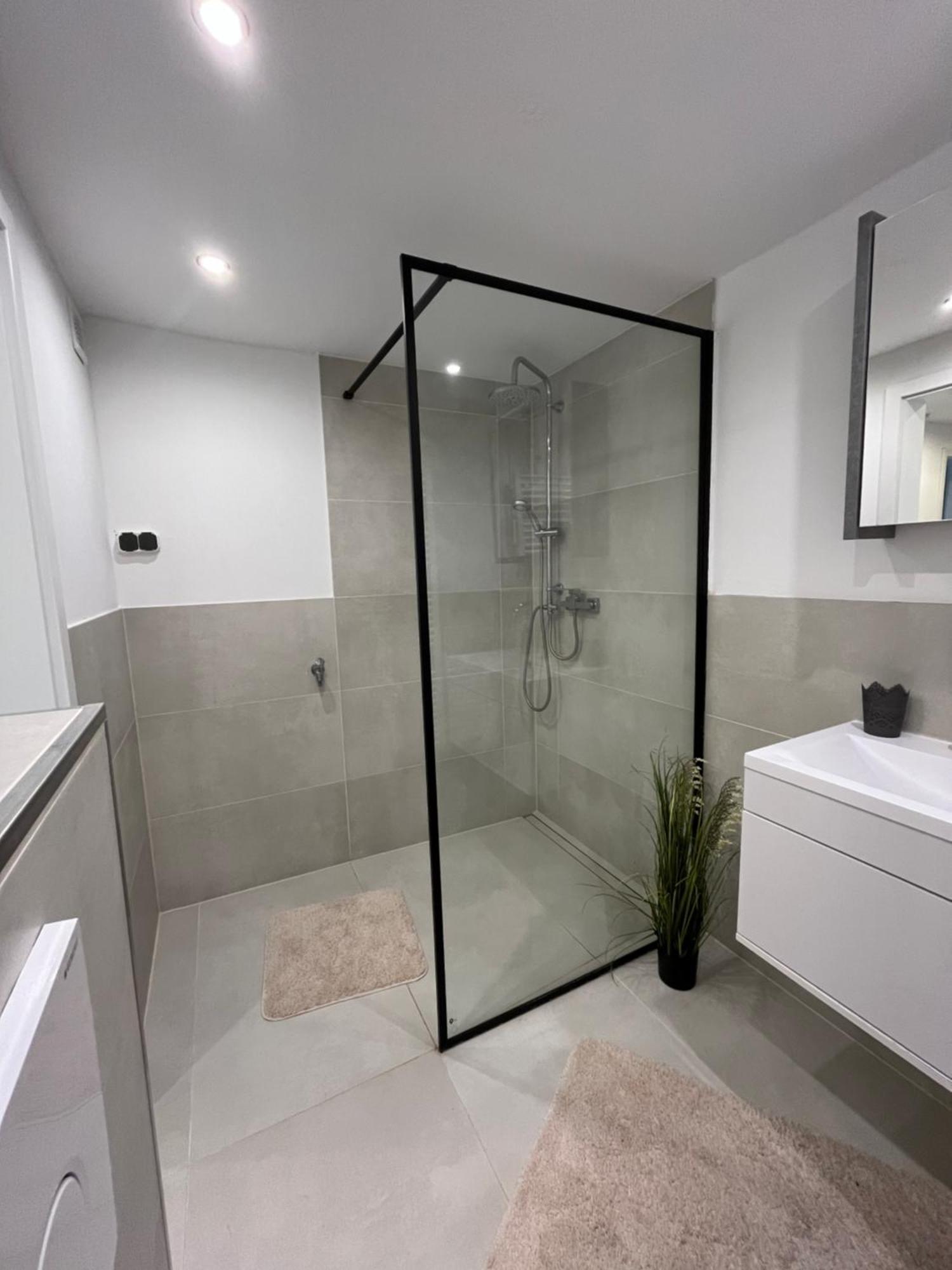 Moderne Ferienwohnung Mit Guter Ausstattung Und Self Checkin Bodenwerder Exterior foto